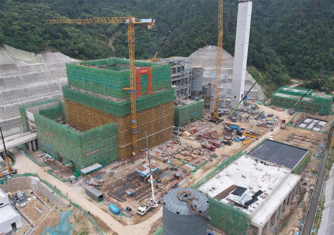 kaiyun湖北十堰城区生活垃圾焚烧发电项目主厂房封顶(图1)